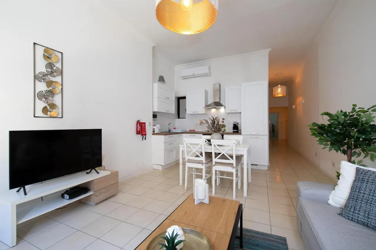 Cozy 3Bedrooms Steps From Sliema Seafront Asco1-1